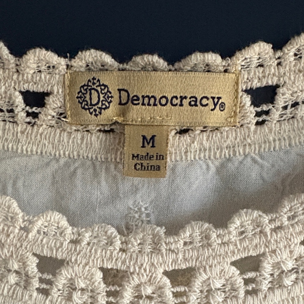 Democracy Lace Blouse - Picture 2 of 8